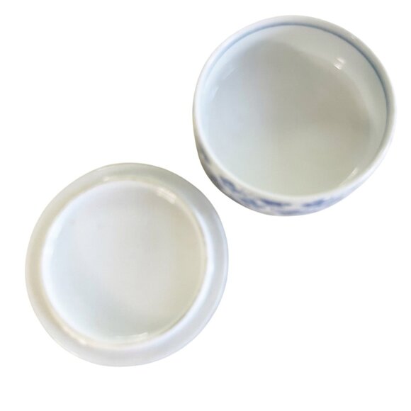 Vintage Japan Blue and White Hand Painted Porcelain Round Lidded Trinket Box - Picture 2 of 7